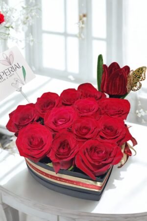 arreglo floral en caja corazon con rosas rojas a domicilio en Santiago