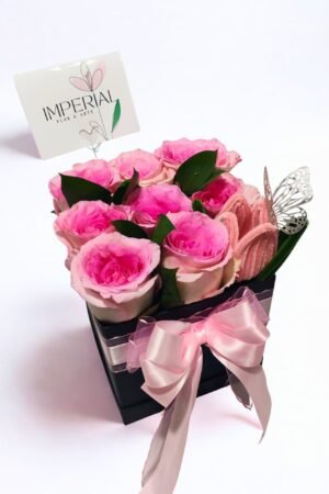 arreglo floral en caja con rosas rosadas a domicilio en Santiago