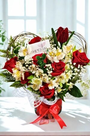 florero con rosar rojas, astromelias a domicilio en Santiago