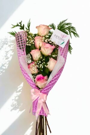 ramo de rosas rosadas y velo de novia a domicilio