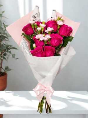 Ramo de rosas fucsia y mini claveles con envio a domicilio