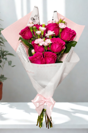 Ramo de rosas fucsia y mini claveles con envio a domicilio