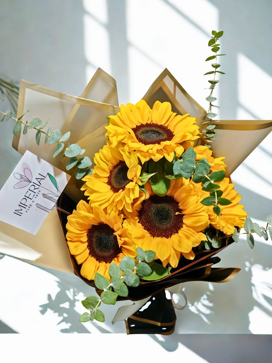 Sol de Oro - Girasoles con Eucalipto - Imagen 3