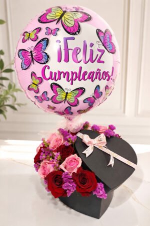 Corazón Encantado - Caja Corazón con 15 Rosas y Globo de Cumpleaños