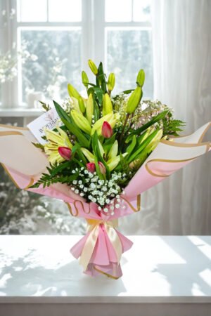 Romance en Flor – Ramo de Lirios y Tulipanes