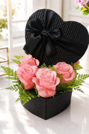 Tierno Amor – 7 Rosas Rosadas en Caja Corazón